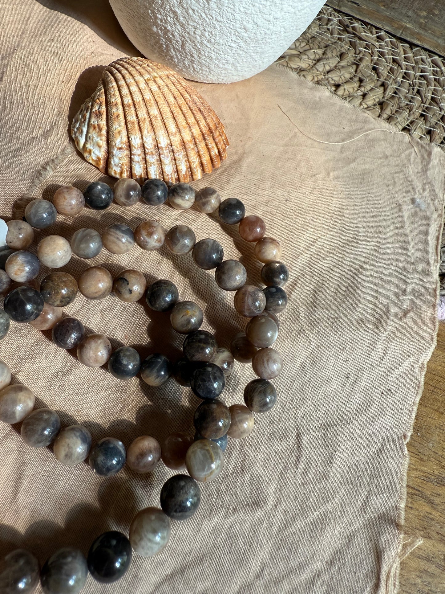 Pulsera Luna negra 8mm (Misterio, Intuición, Transformación y Sabiduría Interior)