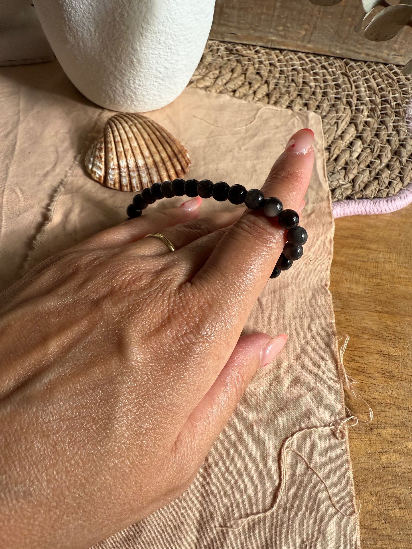 Pulsera Obsidiana Plateaada 6mm (Protección e Introspección)