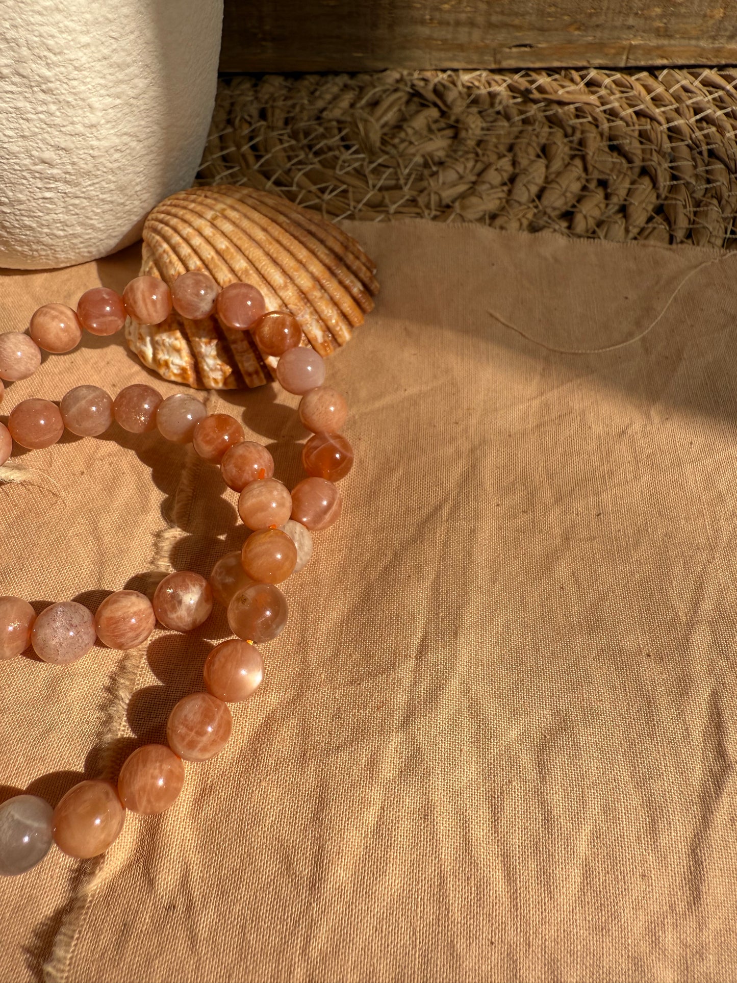 Pulsera Piedra Lunar 8mm (Amor Propio, Intuición y Conexión Femenina)