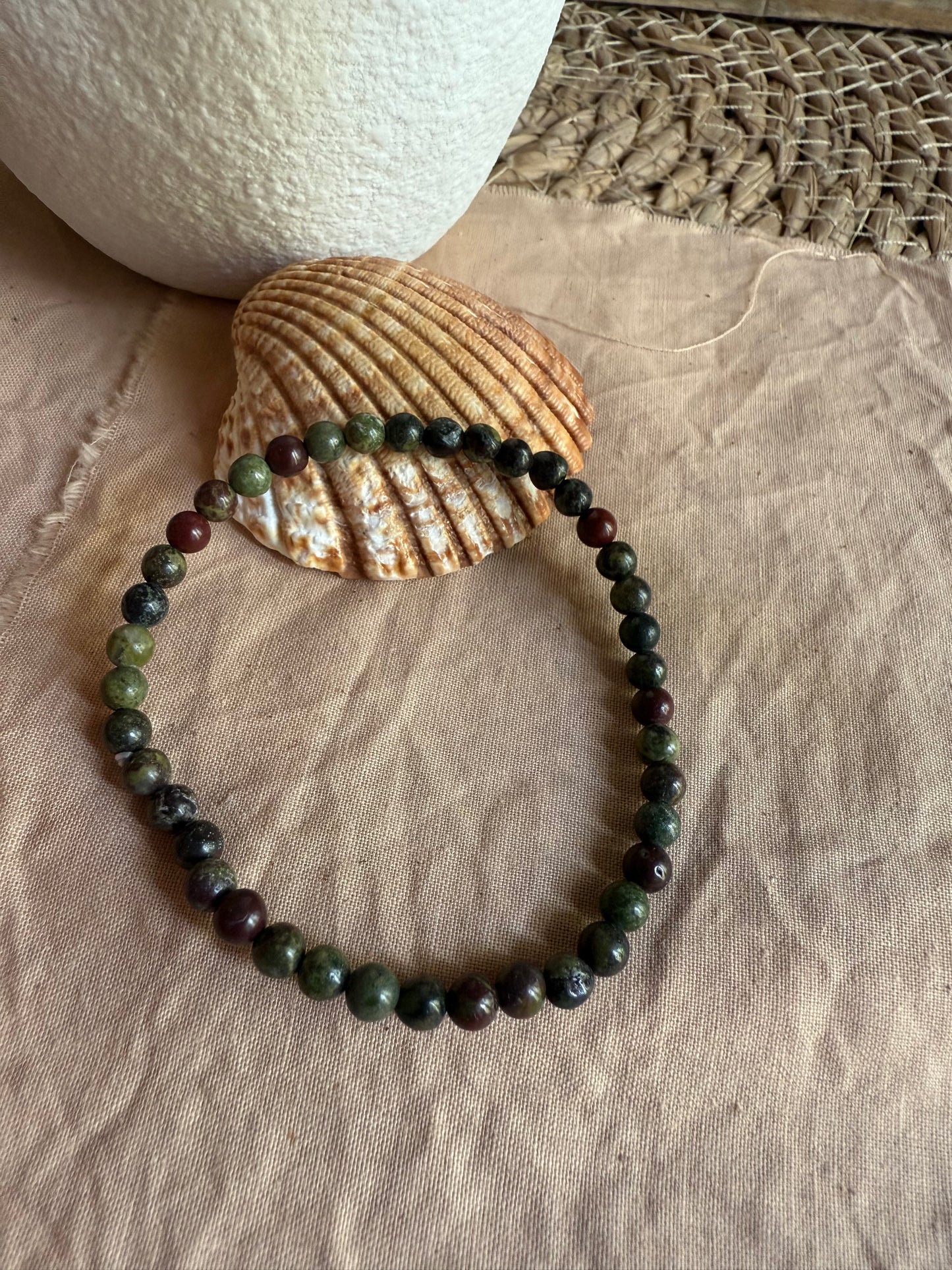 Pulsera Sangre de Dragón 4mm (Fuerza, Vitalidad y Confianza)