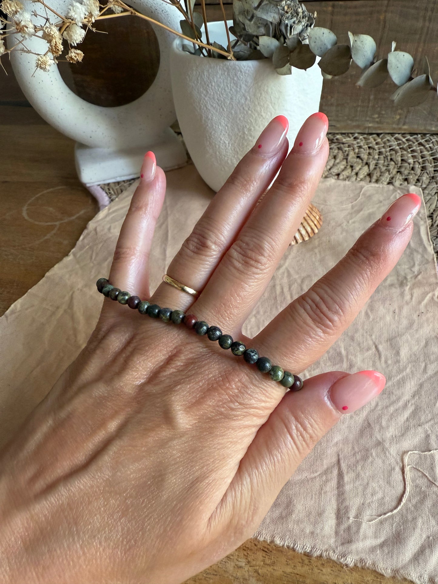 Pulsera Sangre de Dragón 4mm (Fuerza, Vitalidad y Confianza)