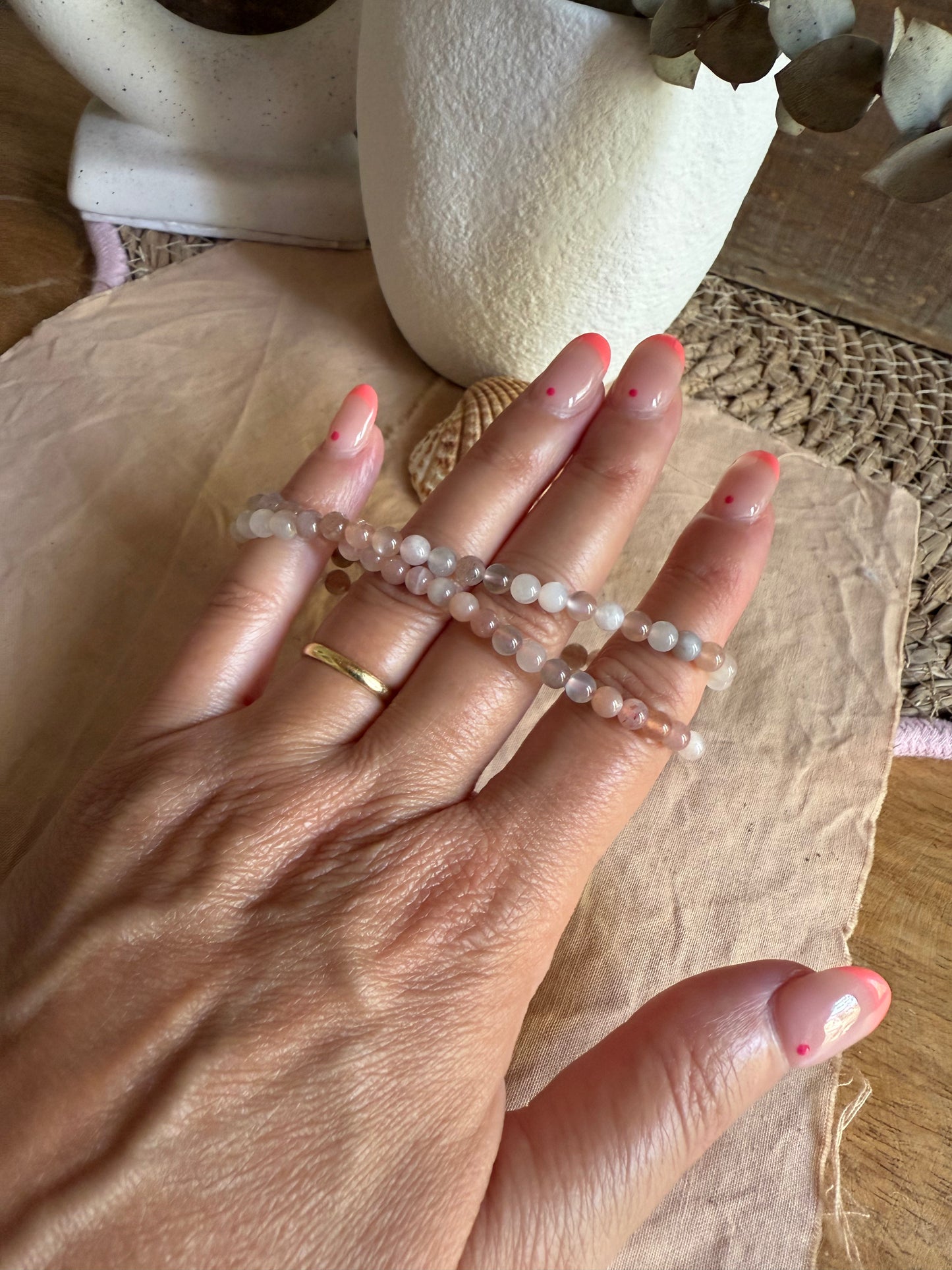 Pulsera Moonstone multicolor 4mm (Equilibrio, Intución y Conexión)